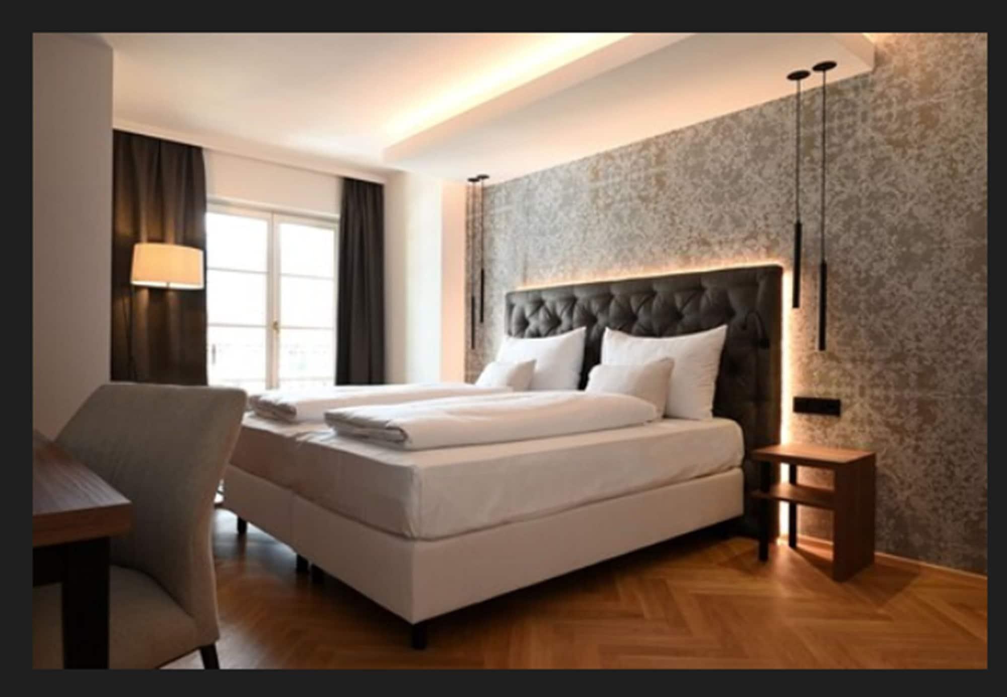 Hotel Schwarzer Adler Innsbruck Esterno foto