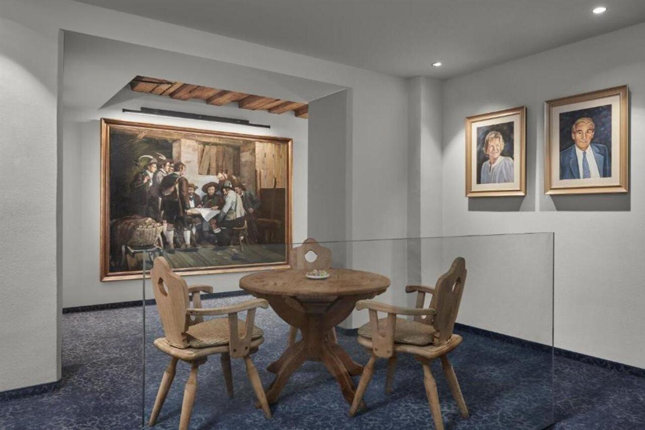 Hotel Schwarzer Adler Innsbruck Esterno foto