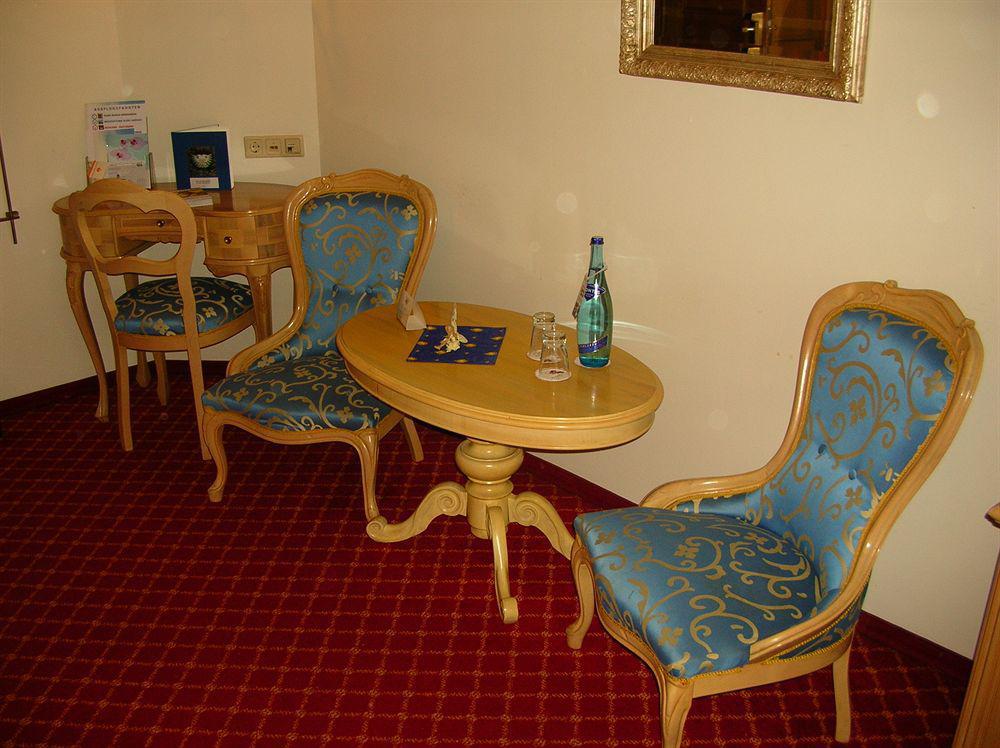 Hotel Schwarzer Adler Innsbruck Esterno foto